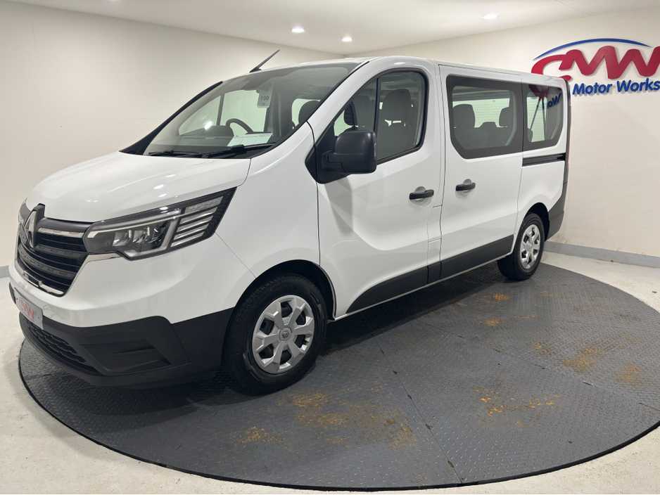 2024 Renault Trafic - image 3