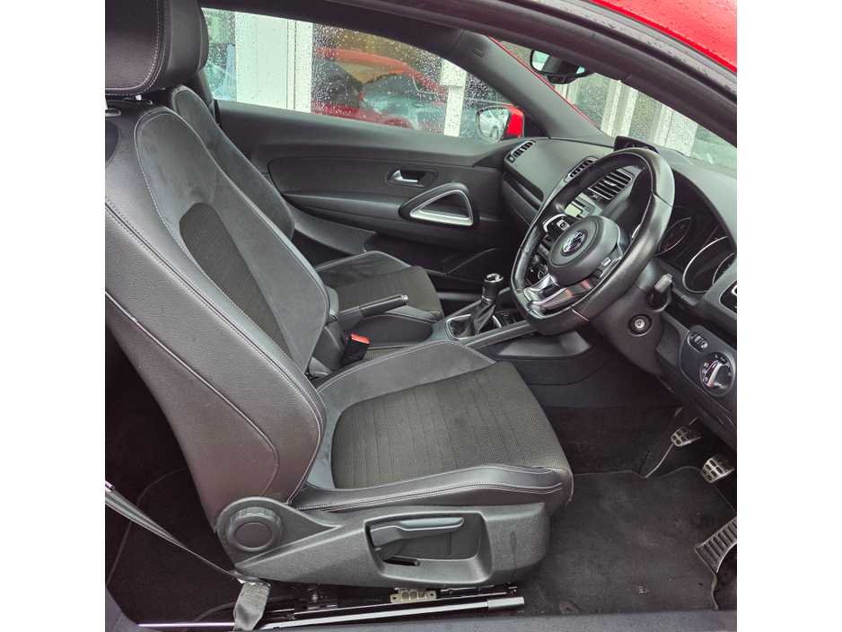 2014 Volkswagen Scirocco - image 14