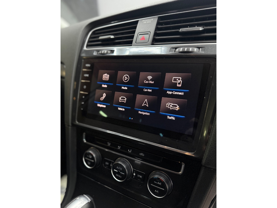 2018 Volkswagen Golf - image 14