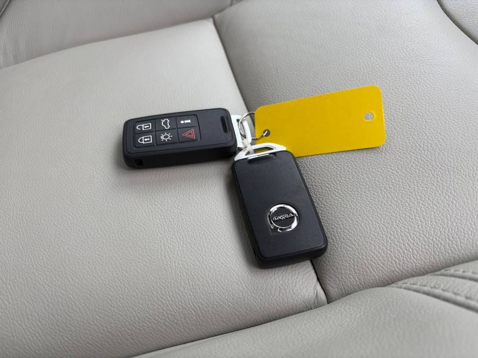 2017 Volvo V40 - image 21