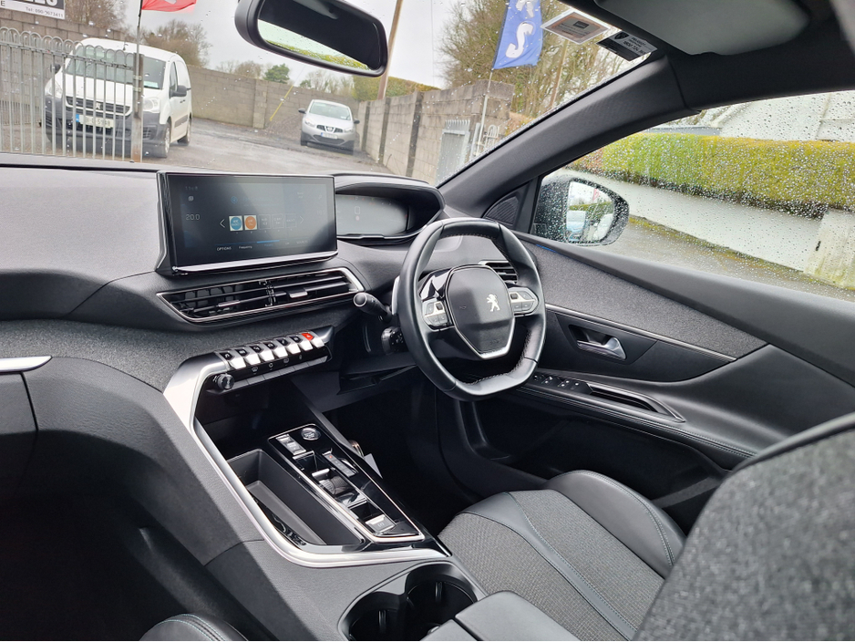 2023 Peugeot 5008 - image 8