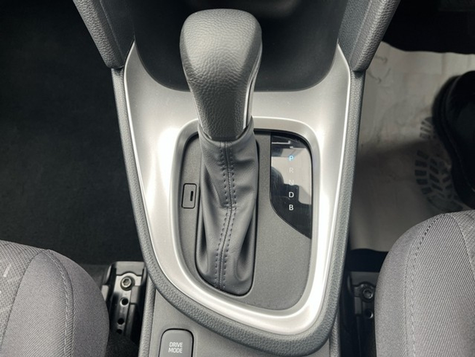 2025 Toyota Yaris Cross - image 15