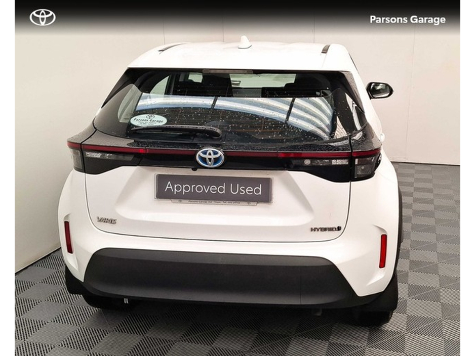 2024 Toyota Yaris Cross - image 4