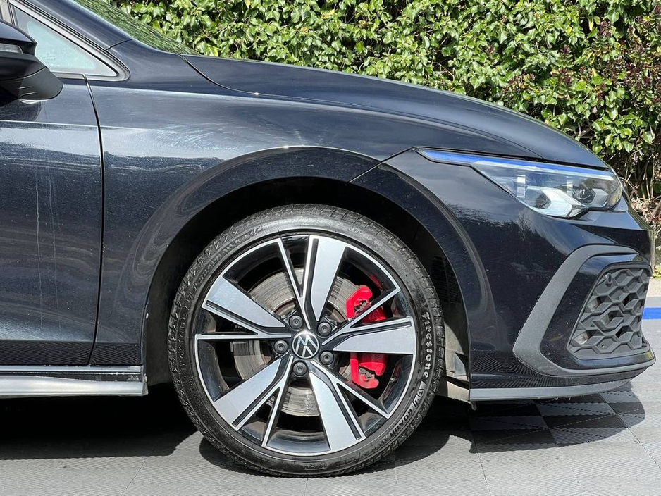 2023 Volkswagen Golf - image 11