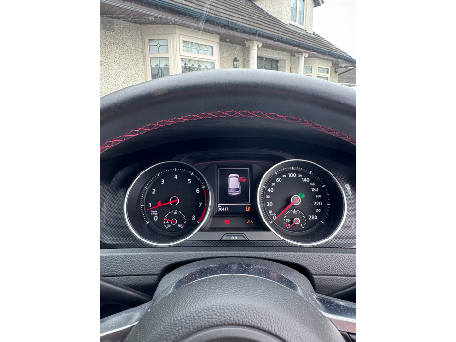 2013 Volkswagen Golf - image 12