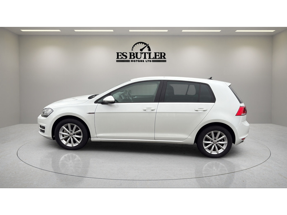 2015 Volkswagen Golf  €13,490
