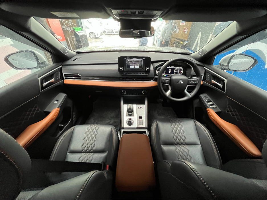 2023 Mitsubishi Outlander - image 23