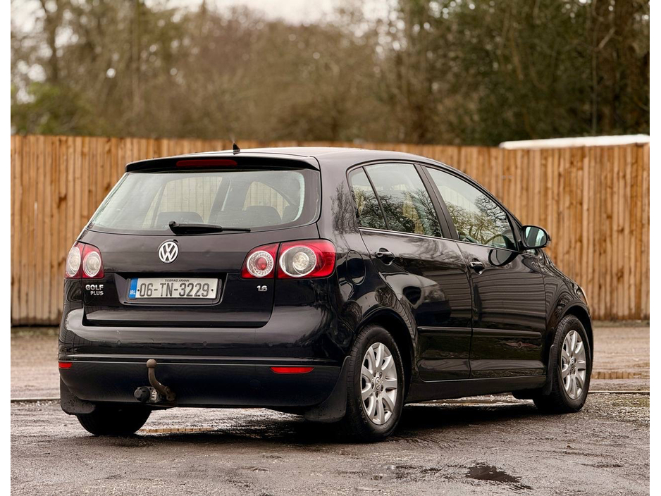 2006 Volkswagen Golf - image 8
