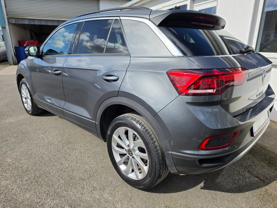 2022 Volkswagen T-Roc - image 6