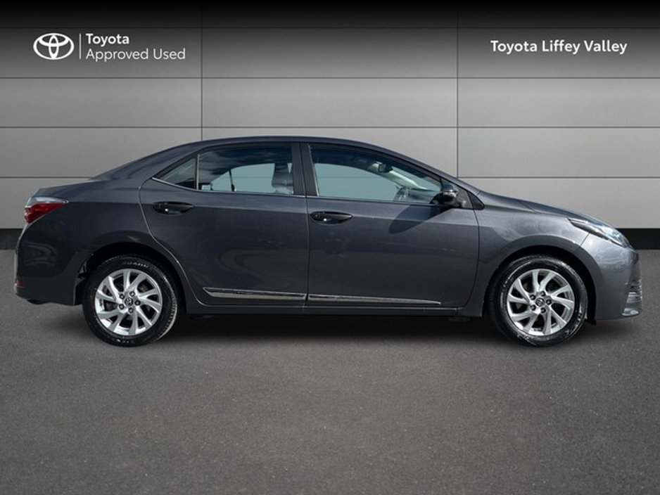 2017 Toyota Corolla - image 3