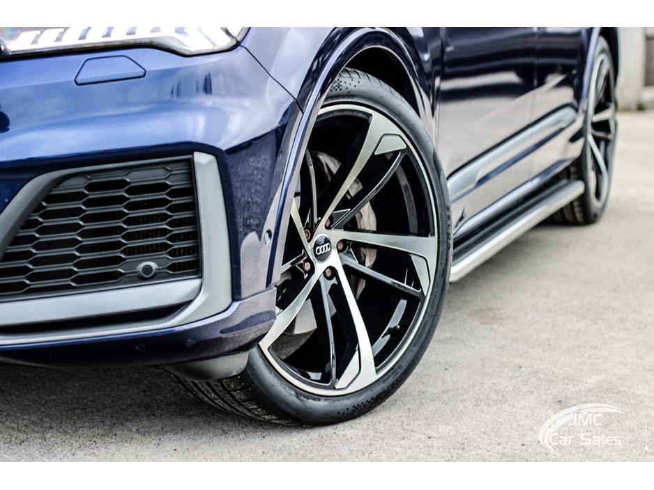 2020 Audi Q7 - image 2