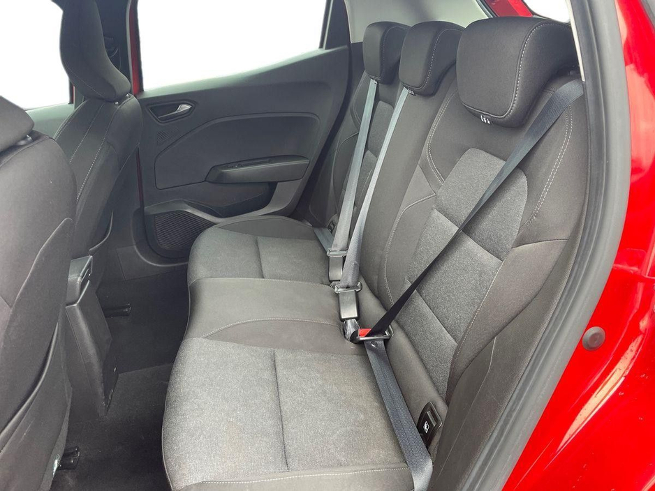 2023 Renault Clio - image 11