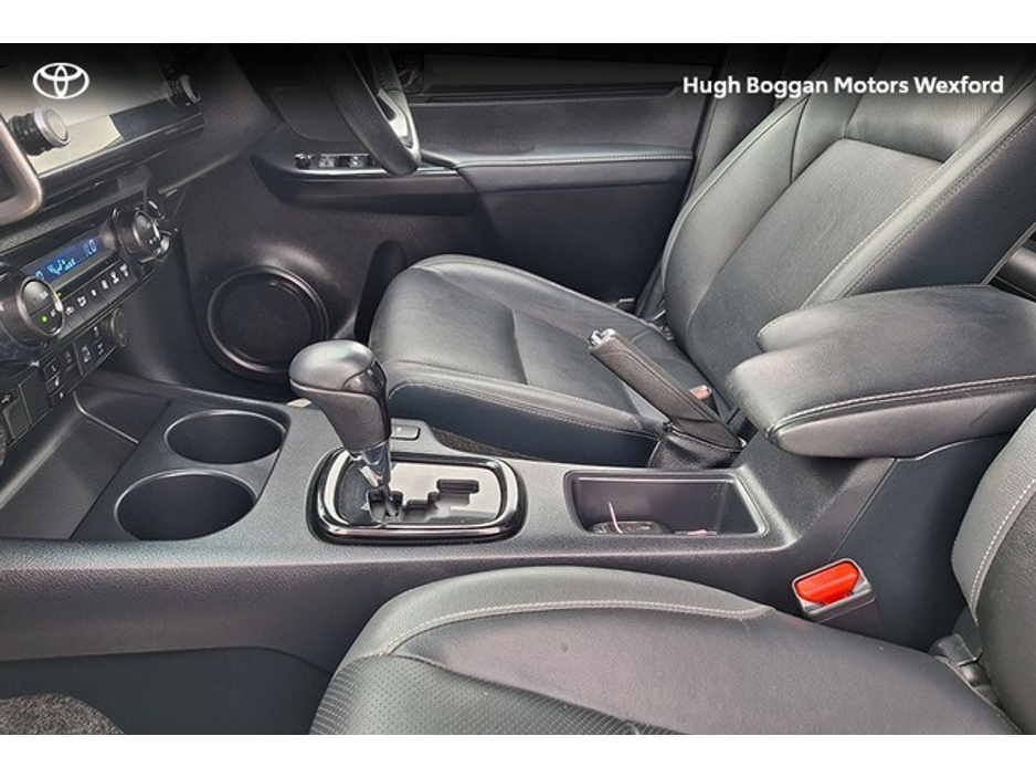 2023 Toyota Hilux - image 13