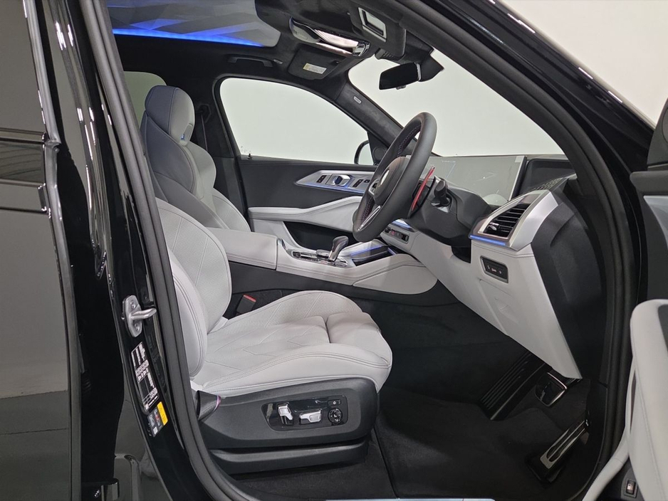 2026 BMW XM - image 12