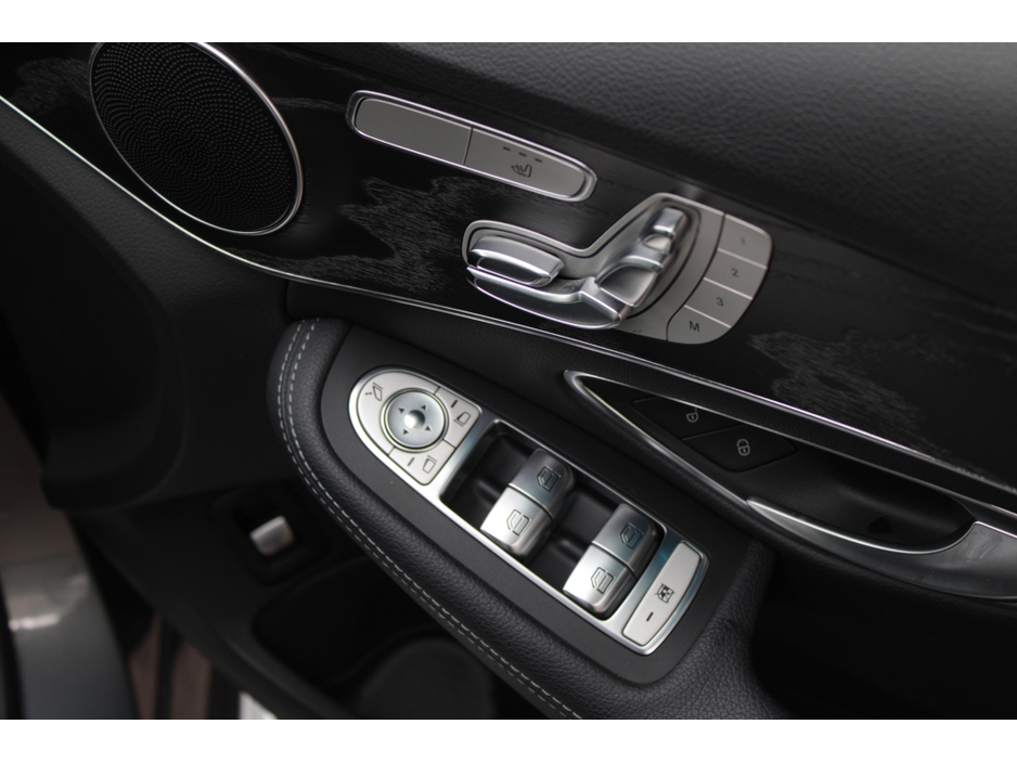 2019 Mercedes-Benz C Class - image 10