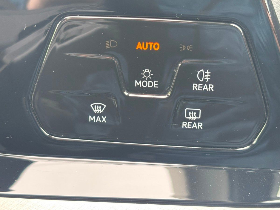 2022 Volkswagen Golf - image 17