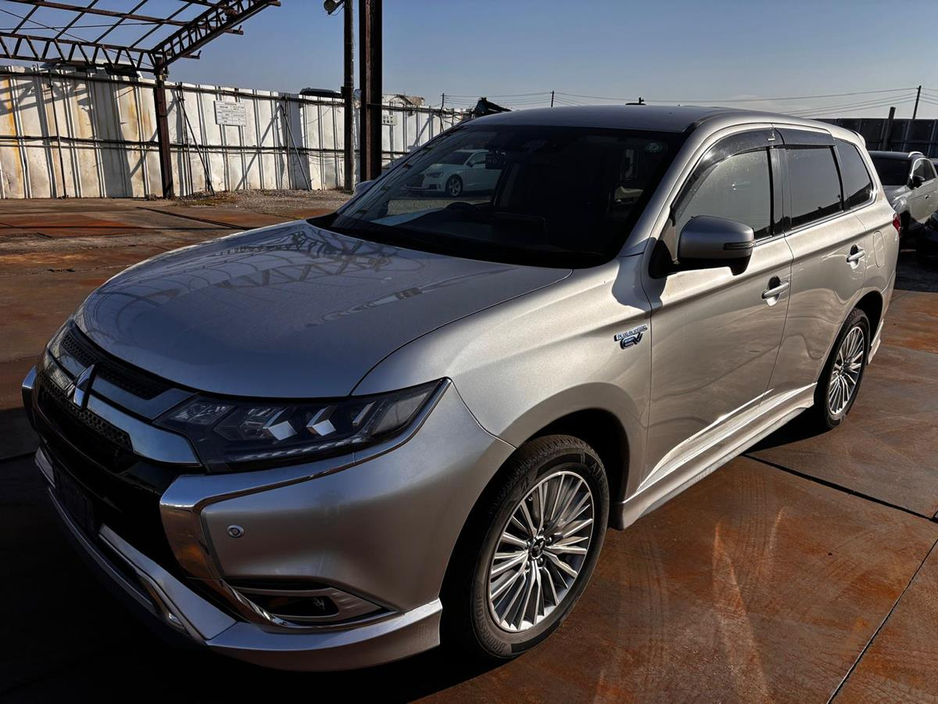 2018 Mitsubishi Outlander - image 7