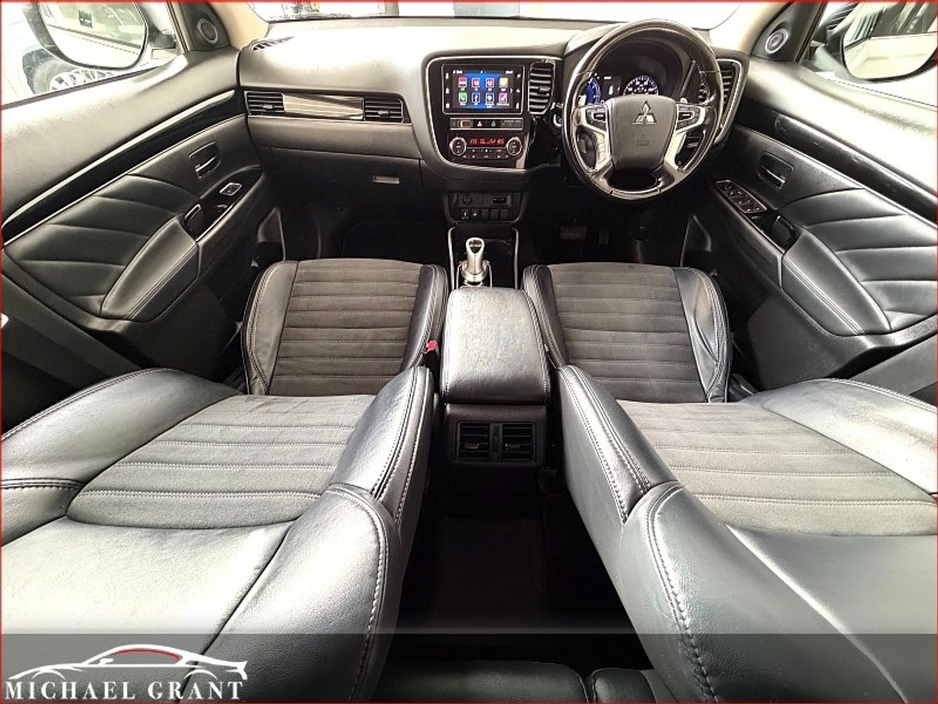 2018 Mitsubishi Outlander - image 11