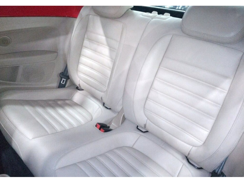 2017 Volkswagen Beetle - image 11