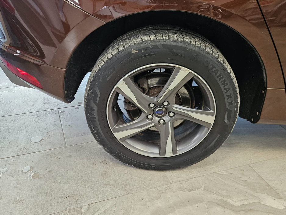 2014 Volvo XC60 - image 7