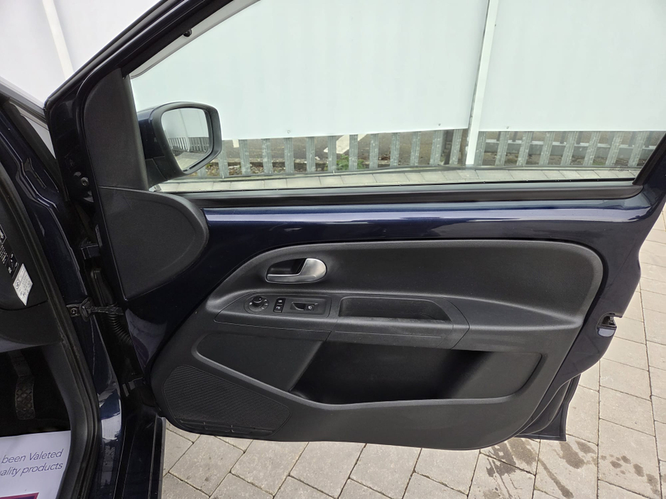 2015 Volkswagen up! - image 15