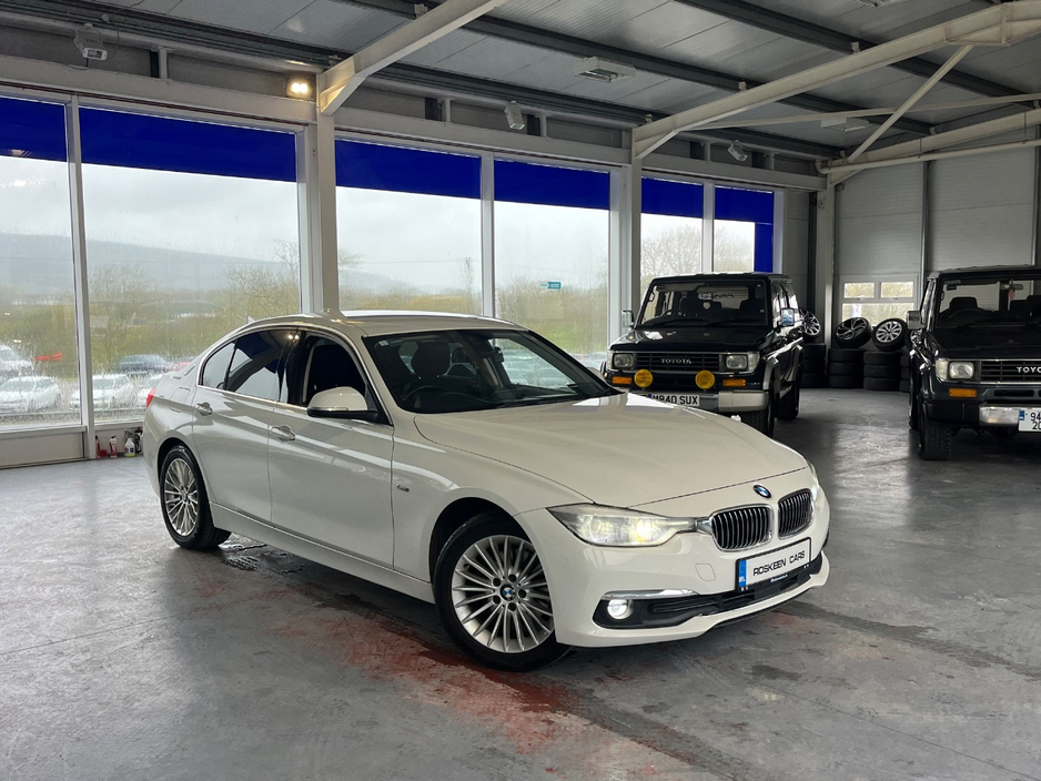 2017 BMW 3 Series - image 2