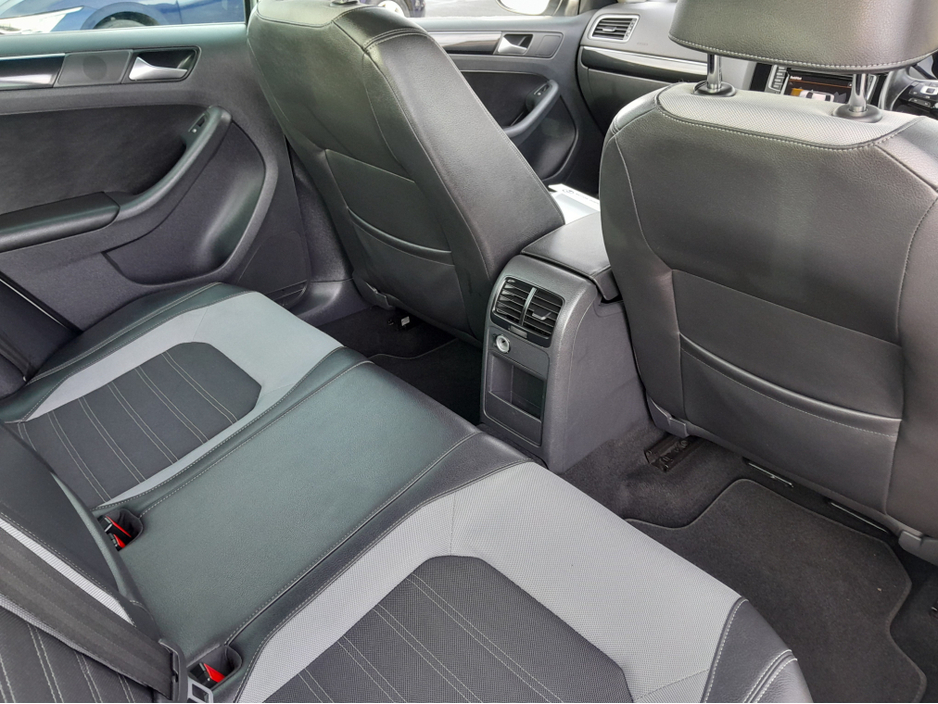 2015 Volkswagen Jetta - image 16