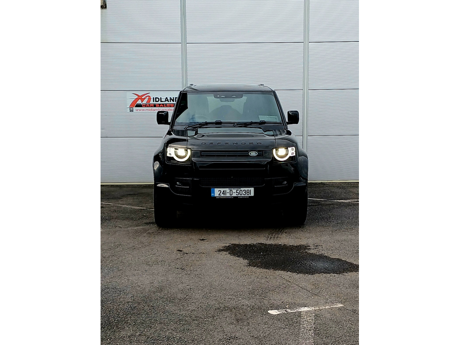 2024 Land Rover Defender - image 3