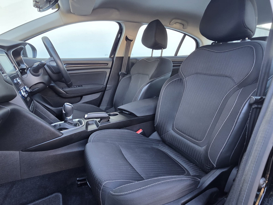 2020 Renault Megane - image 10