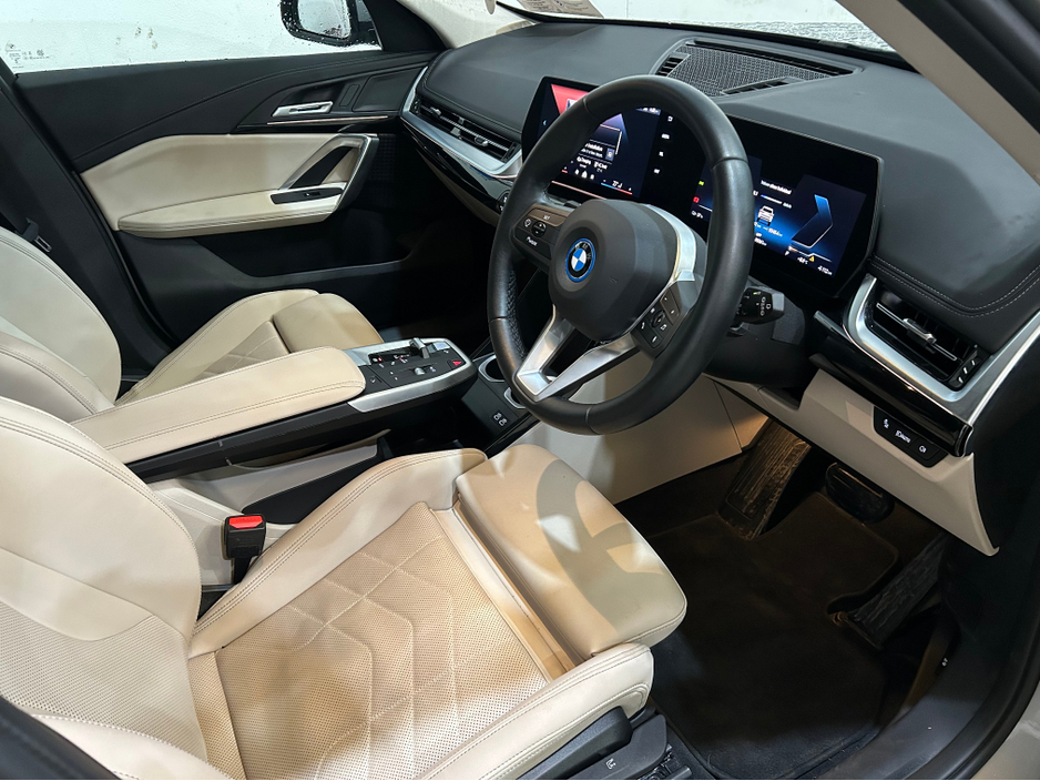 2025 BMW iX1 - image 10