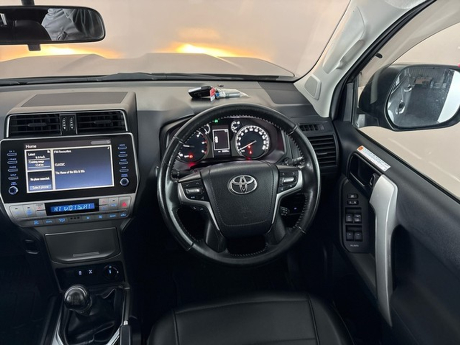 2022 Toyota Landcruiser - image 9