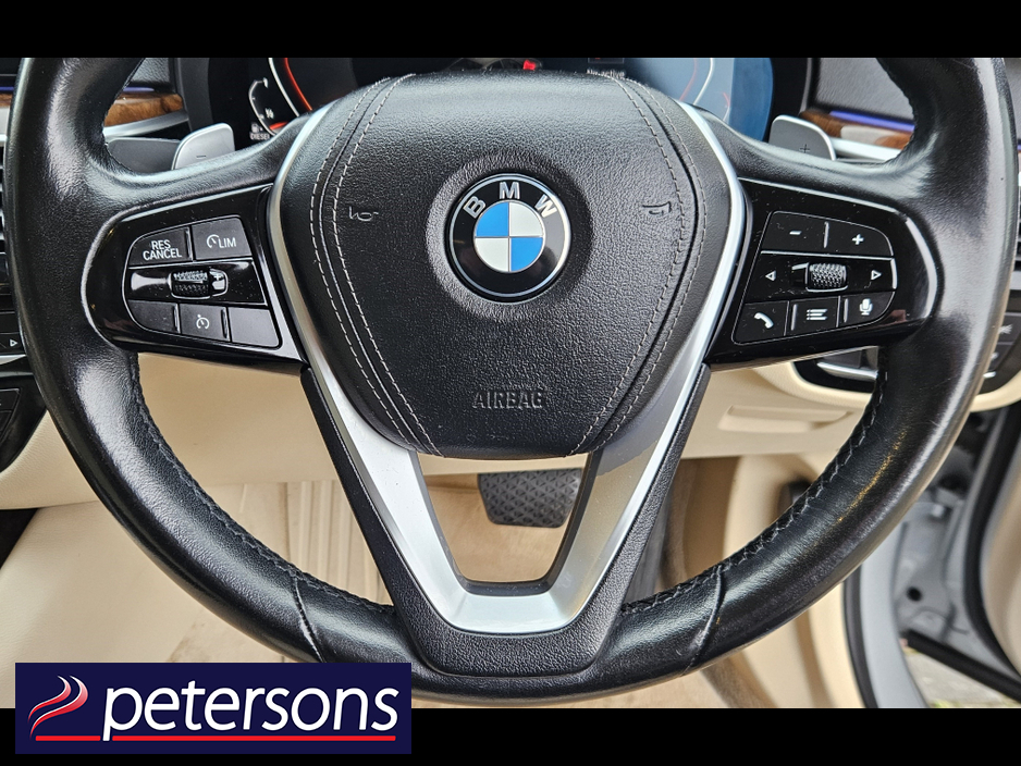 2020 BMW 5 Series - image 16