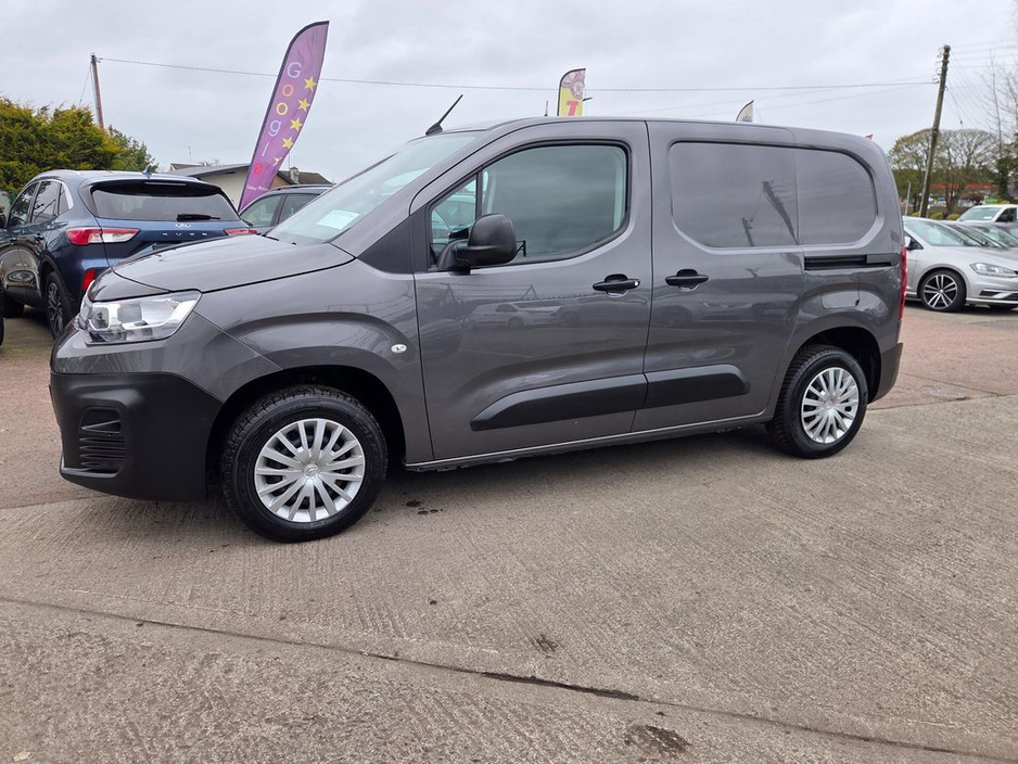 2021 Citroen Berlingo - image 6