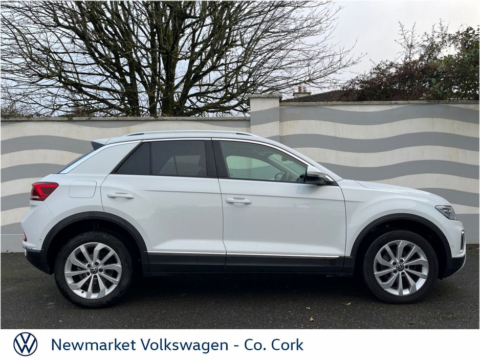 2023 Volkswagen T-Roc - image 9