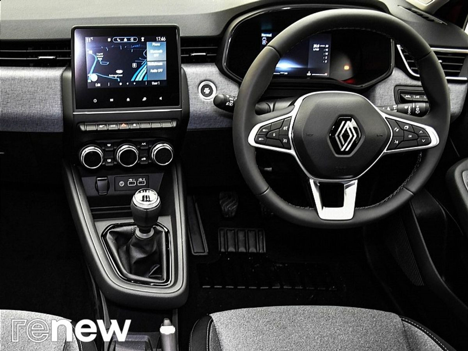 2025 Renault Clio - image 24