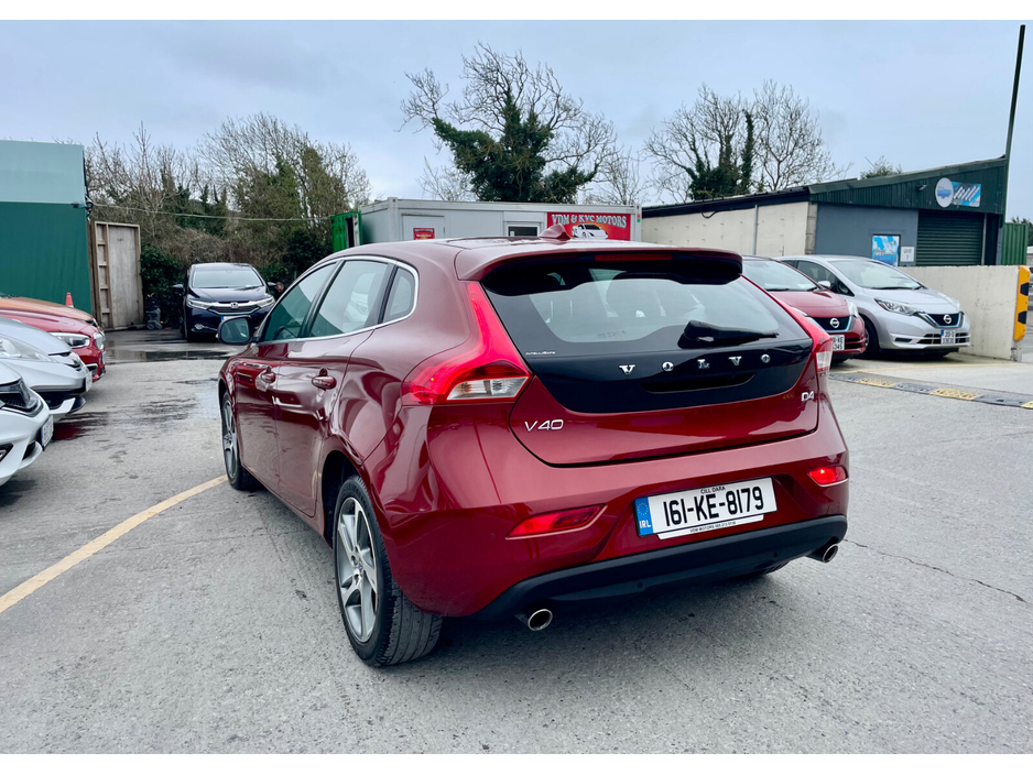 2016 Volvo V40 - image 8