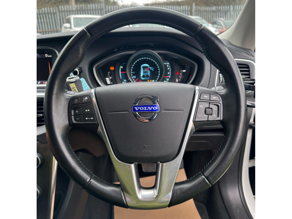2014 Volvo V40 - image 17