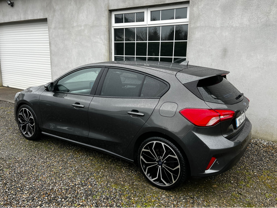 2020 Ford Focus - image 6