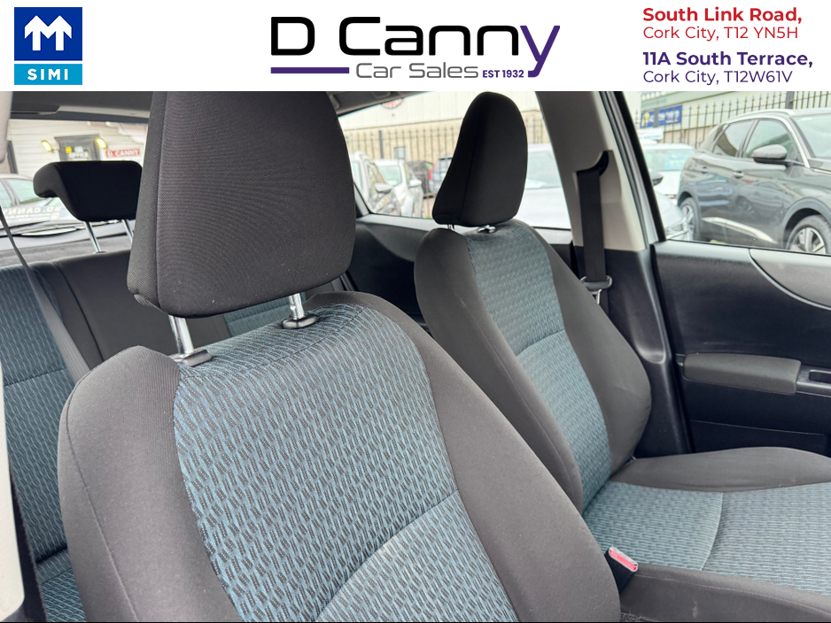 2012 Toyota Yaris - image 11