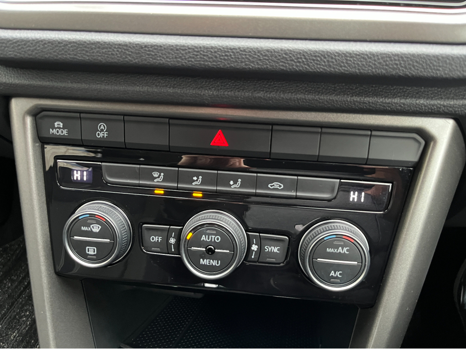 2021 Volkswagen T-Roc STYLE AUTOMATIC 2.0 DIESEL //LOW MILES//REVERSE CAMERA//KEYLESS ENTRY//ADAPTIVE CRUISE CONTROL// €25,950