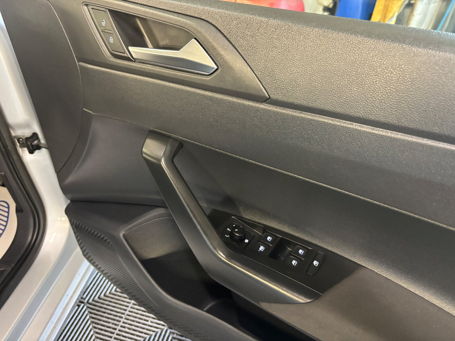 2022 Volkswagen Polo - image 12