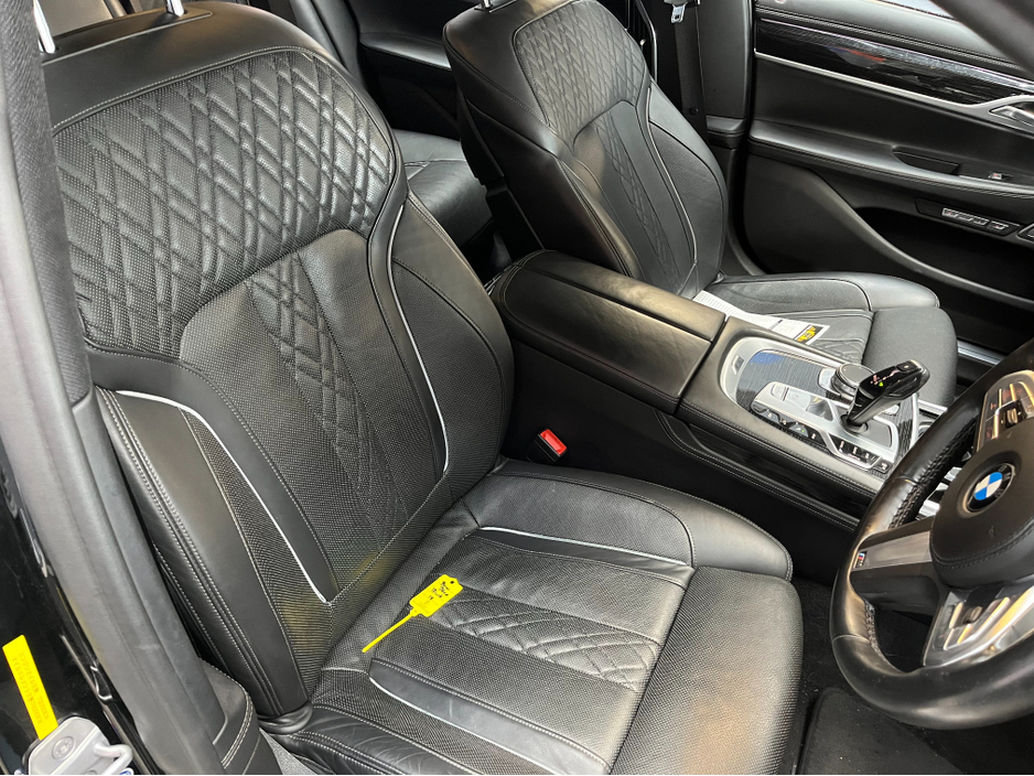 2018 BMW 7 Series 2018 BMW 740E iPERFORMANCE M-SPORT 2.0 AUTOMATIC / CRUISE CONTROL / 360° PARKING CAMERA / ELECTRIC MEMORY HEATED & MASSAGING SEATS / REAR HEATED SEATS / PADDLE SHIFTERS