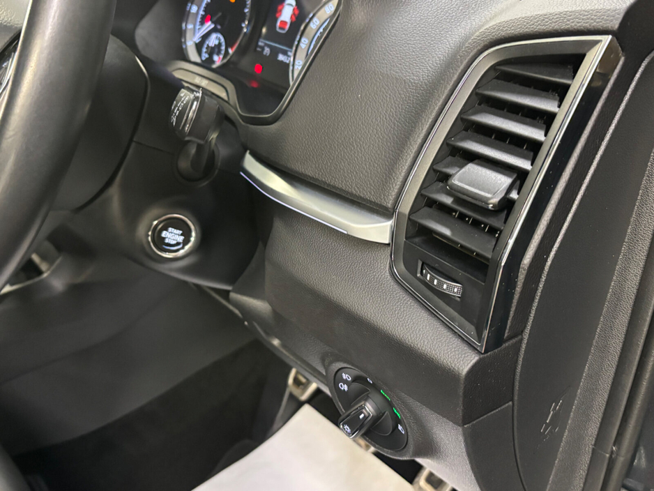 2020 Skoda Karoq - image 12