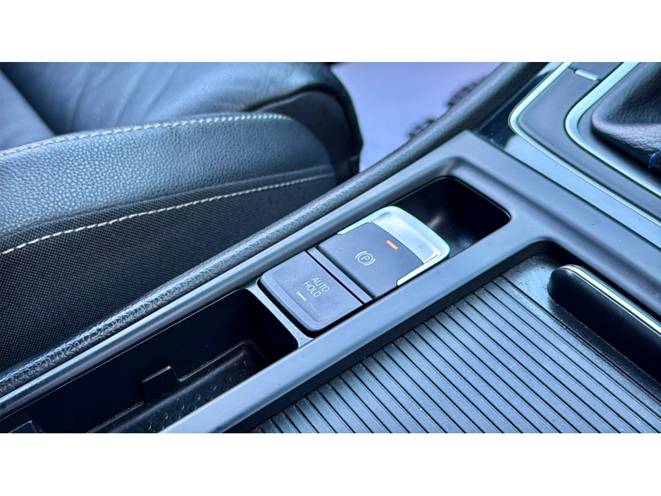 2014 Volkswagen Golf - image 29
