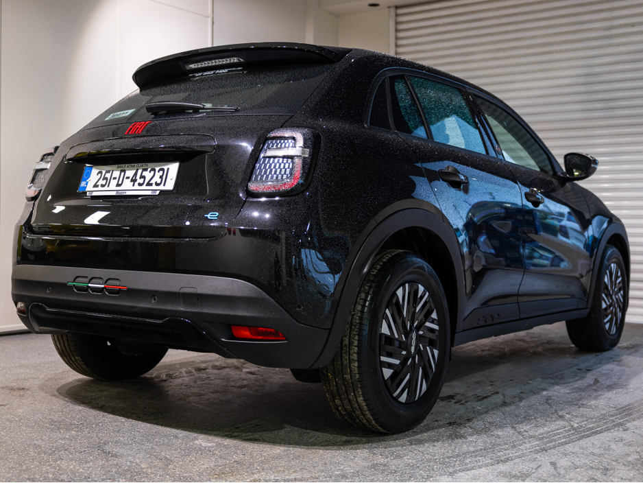 2025 Fiat 600 - image 4