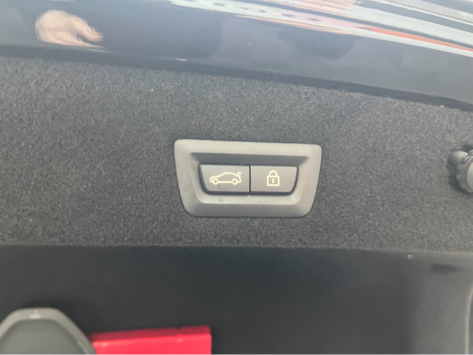 2016 BMW 7 Series - image 8