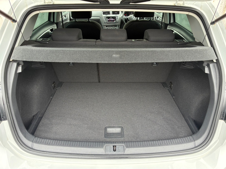 2014 Volkswagen Golf - image 10