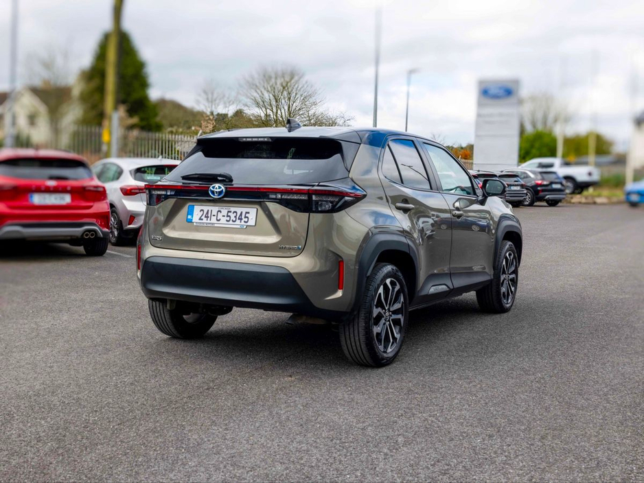 2024 Toyota Yaris Cross - image 15