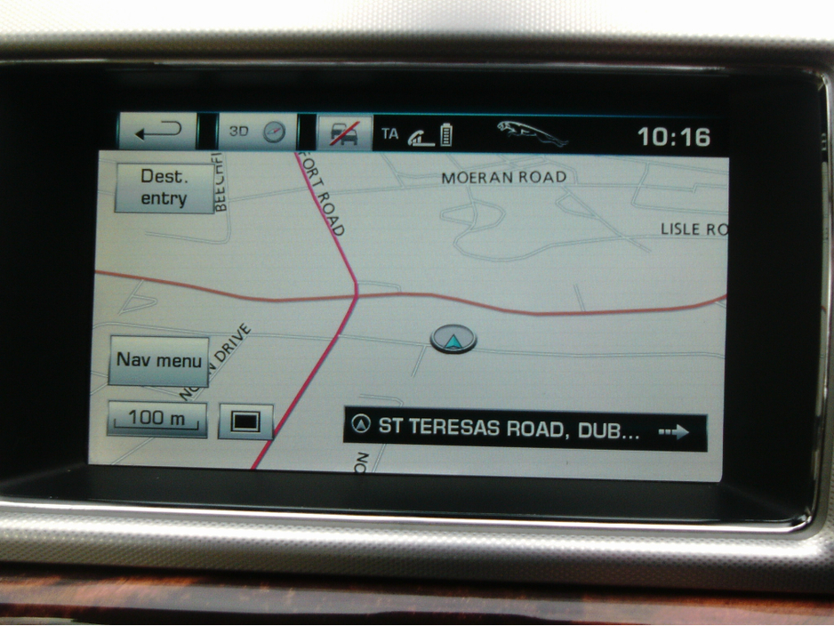 2014 Jaguar XF - image 19