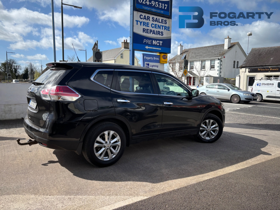 2017 Nissan X-Trail - image 4